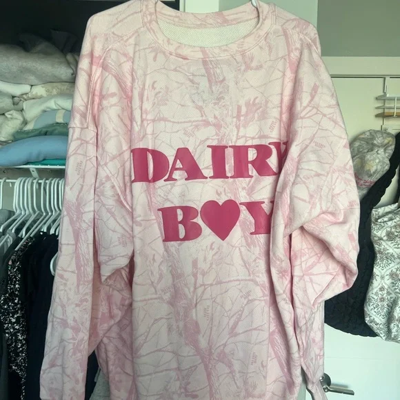 *LIKE NEW* Dairy boy pink camo sweatshirt - Picture 2 of 2